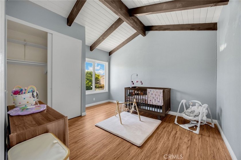 UPDATED &amp; LARGEST floor plan in Shady Hollow, perfectly located - photo 37