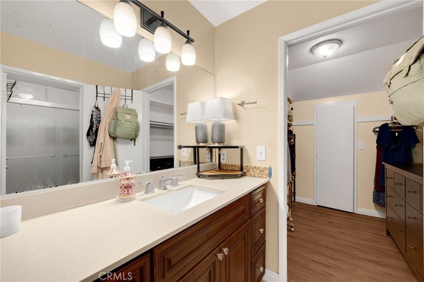 UPDATED &amp; LARGEST floor plan in Shady Hollow, perfectly located - photo 43