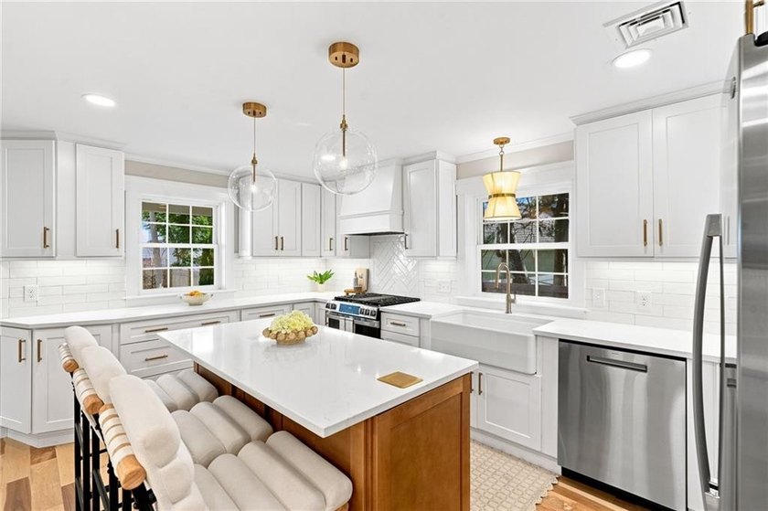 Welcome to a gorgeous reinvention of an 1880 gem in the heart of - photo 7