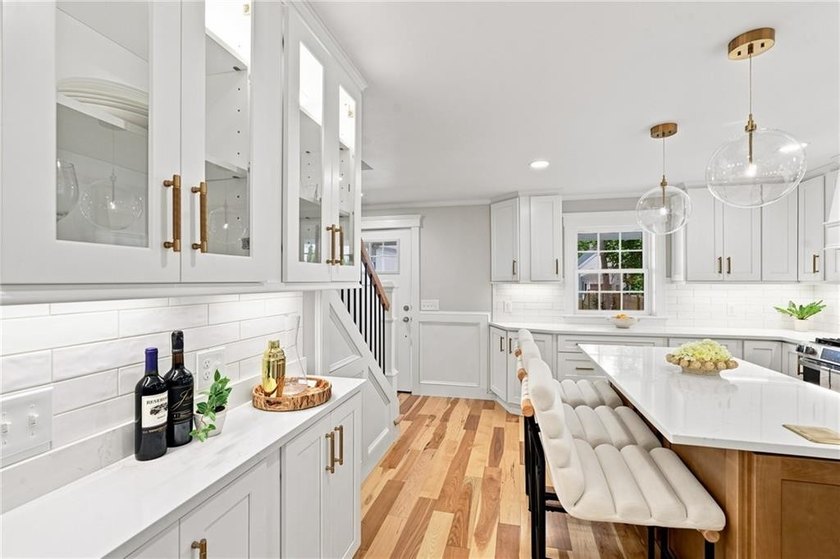 Welcome to a gorgeous reinvention of an 1880 gem in the heart of - photo 9
