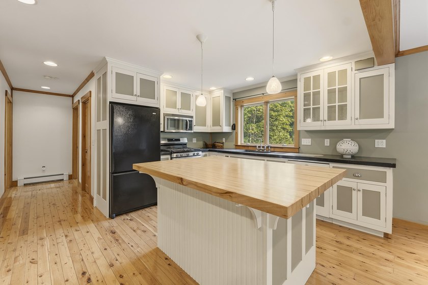 Nestled on 8 private acres, this charming 1862 sq. ft - photo 14