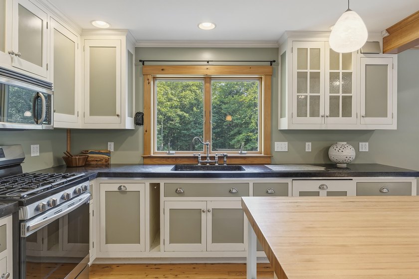Nestled on 8 private acres, this charming 1862 sq. ft - photo 15