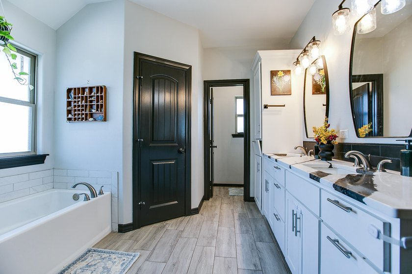 Welcome to 3544 Jaguar Trl in Buffalo Heights- where modern - photo 15