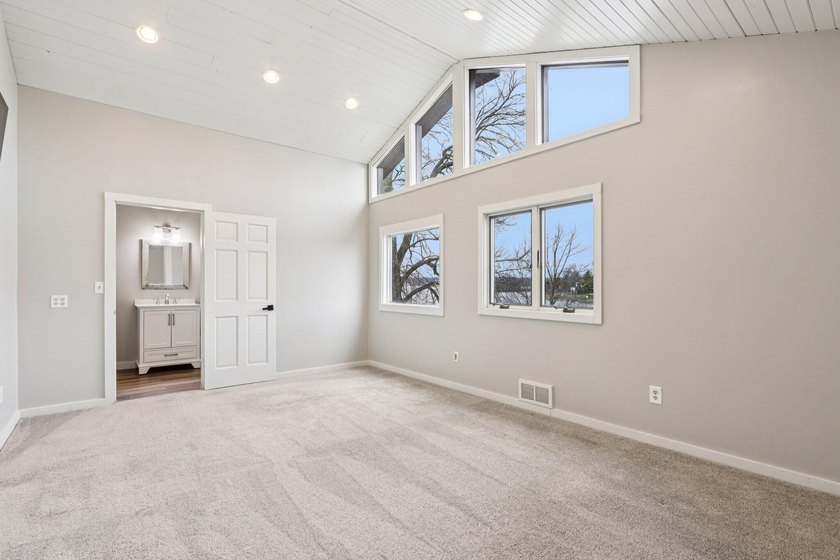 Discover your own slice of lake life on sought after Little - photo 19