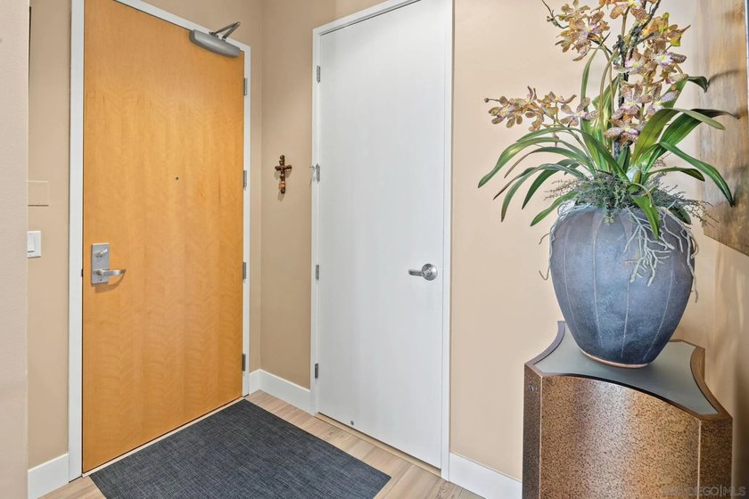Welcome home to this stunningly renovated urban retreat at 350 W - photo 5