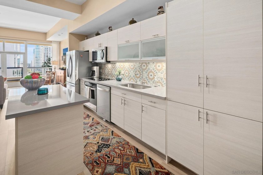 Welcome home to this stunningly renovated urban retreat at 350 W - photo 6