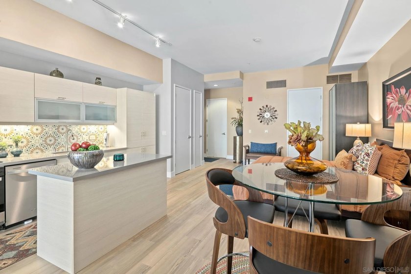 Welcome home to this stunningly renovated urban retreat at 350 W - photo 10