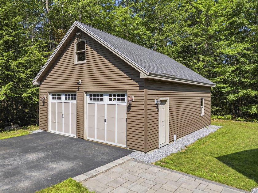 Nestled on 8 private acres, this charming 1862 sq. ft - photo 49