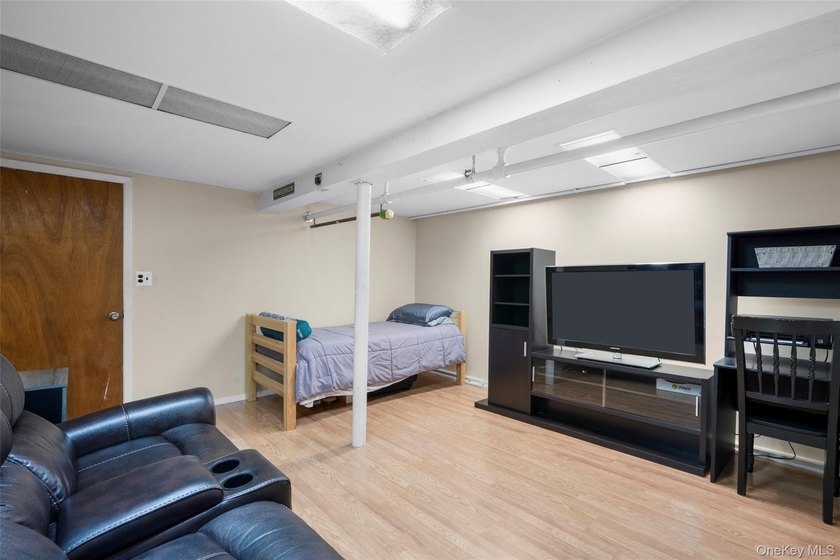 Welcome to 2839 Wellman Avenue, a well maintained single family - photo 18