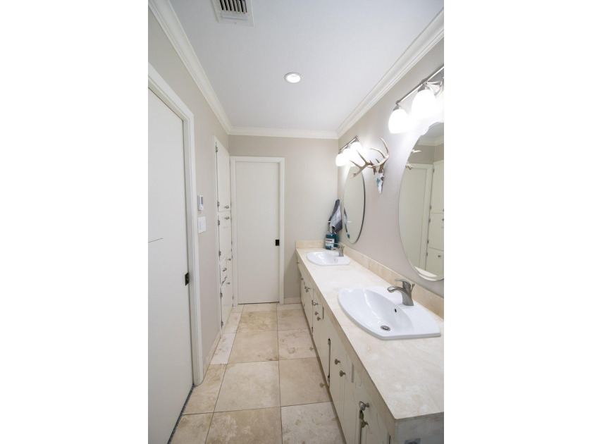 Welcome to your new home! This split bedroom plan not only gives - photo 27