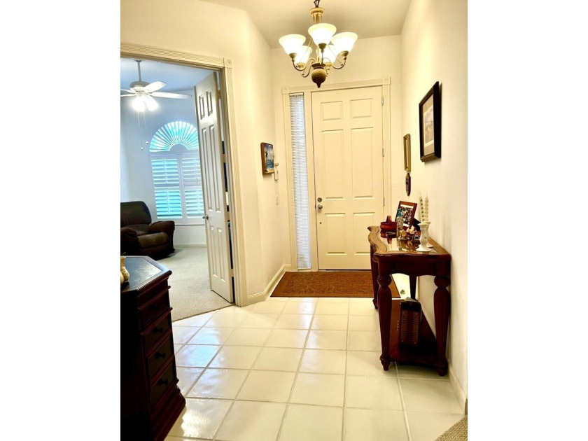 Beautifully maintained Oakmont model offering 3 bedrooms, 2 - photo 2