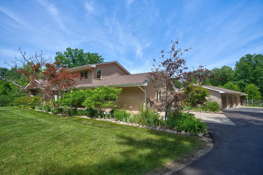 Welcome to 2574 N Eight Mile Road! Ten acres of private - photo 3