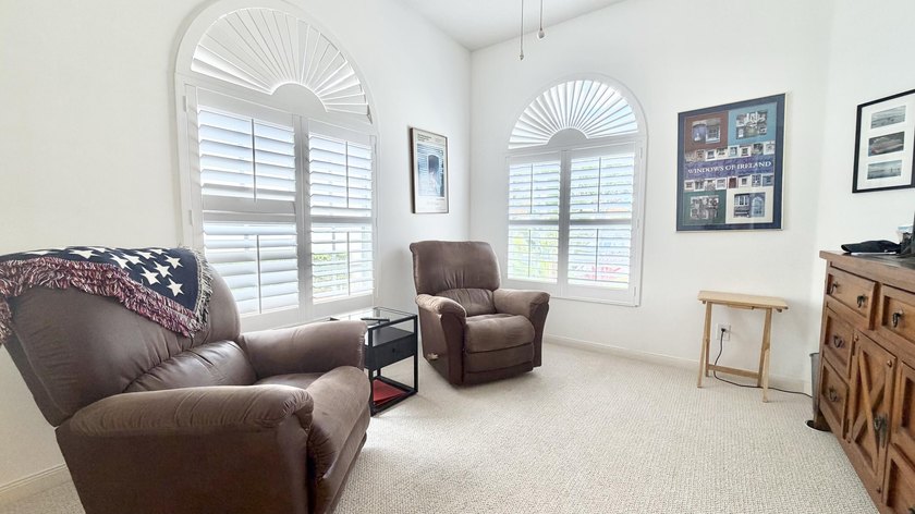 Beautifully maintained Oakmont model offering 3 bedrooms, 2 - photo 4
