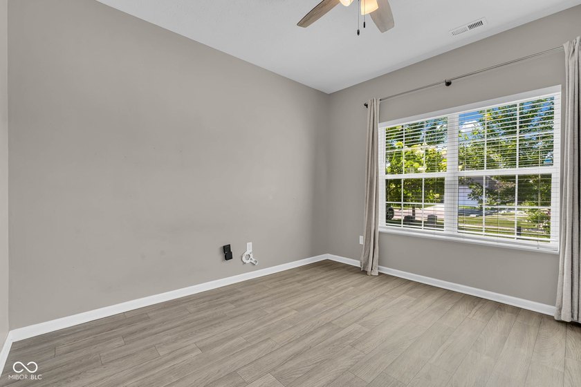 Welcome home to this beautifully maintained 4 bed, 2 bath ranch - photo 6