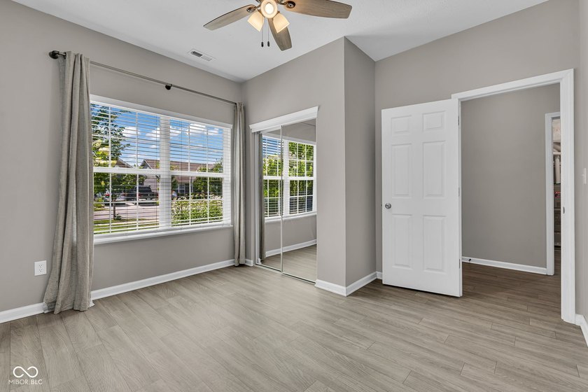 Welcome home to this beautifully maintained 4 bed, 2 bath ranch - photo 7