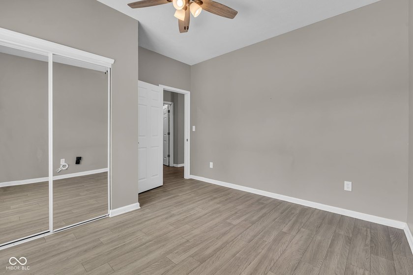 Welcome home to this beautifully maintained 4 bed, 2 bath ranch - photo 8