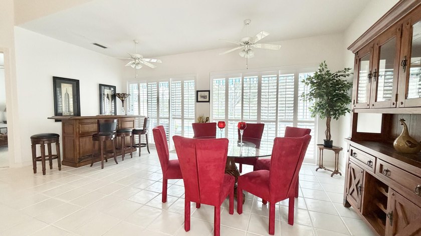 Beautifully maintained Oakmont model offering 3 bedrooms, 2 - photo 9