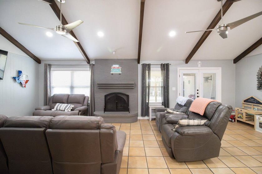 Welcome to your new home! This split bedroom plan not only gives - photo 44
