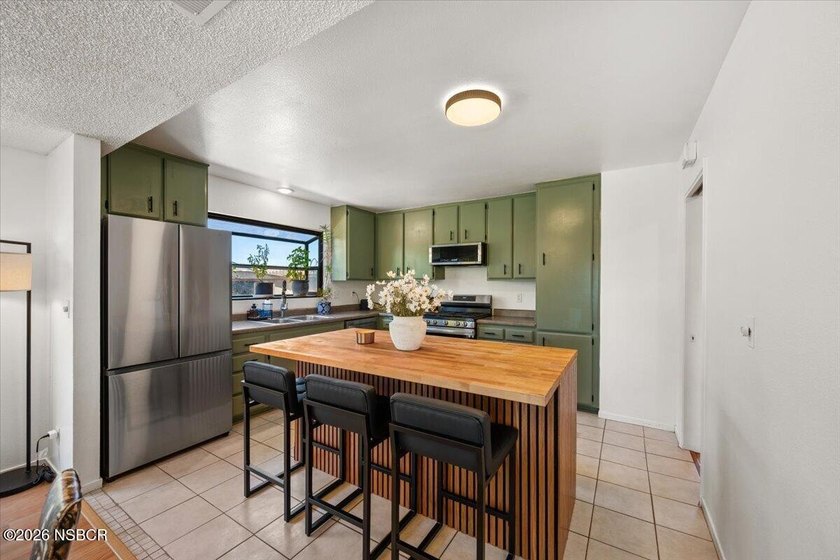 Light-filled, thoughtfully updated and designed around - photo 11