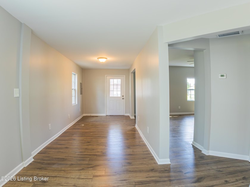 Completely renovated from top to bottom! This 3 bed, 2 bath home - photo 3