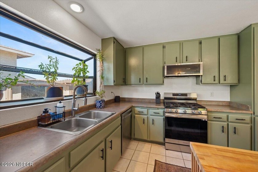 Light-filled, thoughtfully updated and designed around - photo 13