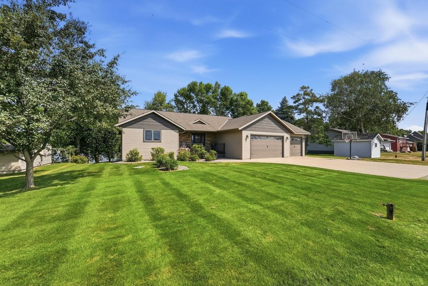 Wake up to breathtaking views of highly sought-after Long Lake! - photo 5