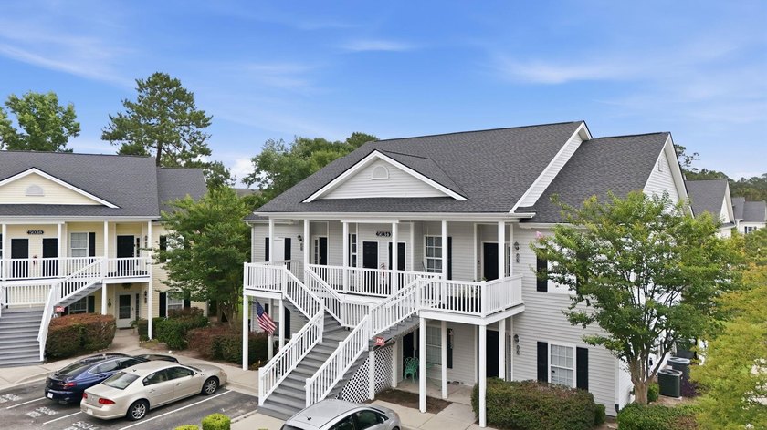 Welcome to this a well-maintained 3 bed/2bath upper-level condo - photo 3