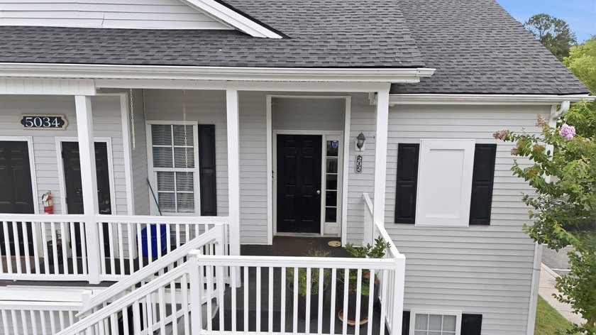 Welcome to this a well-maintained 3 bed/2bath upper-level condo - photo 4