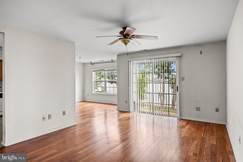 Beautiful 2-bedroom, 2.5-bath townhome located in a highly - photo 4