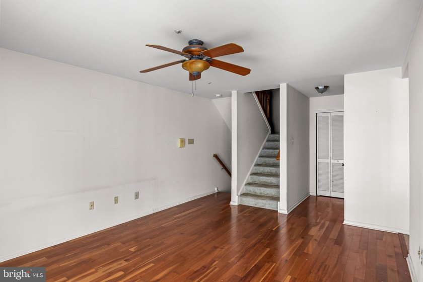 Beautiful 2-bedroom, 2.5-bath townhome located in a highly - photo 5