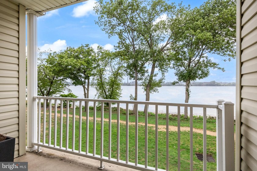 Beautiful 2-bedroom, 2.5-bath townhome located in a highly - photo 6