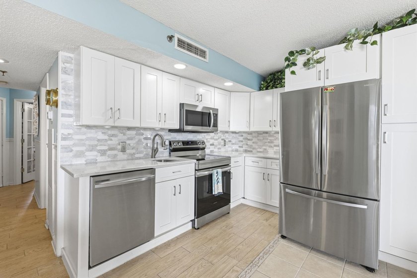 **Must-See Ocean View Condo!** Beautifully decorated 1-bedroom - photo 2