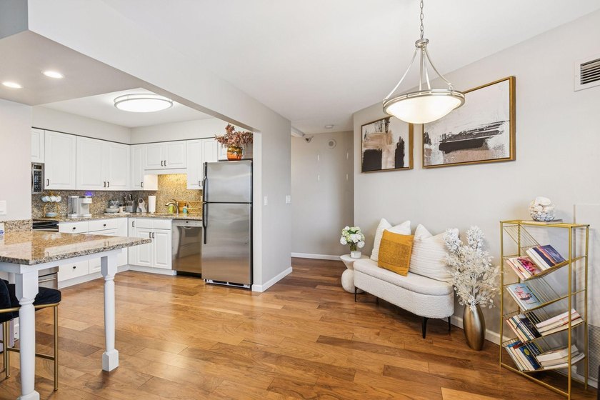 Reduced $35,000 ! Stunning 17th floor unit featuring: 2 bedrooms - photo 5
