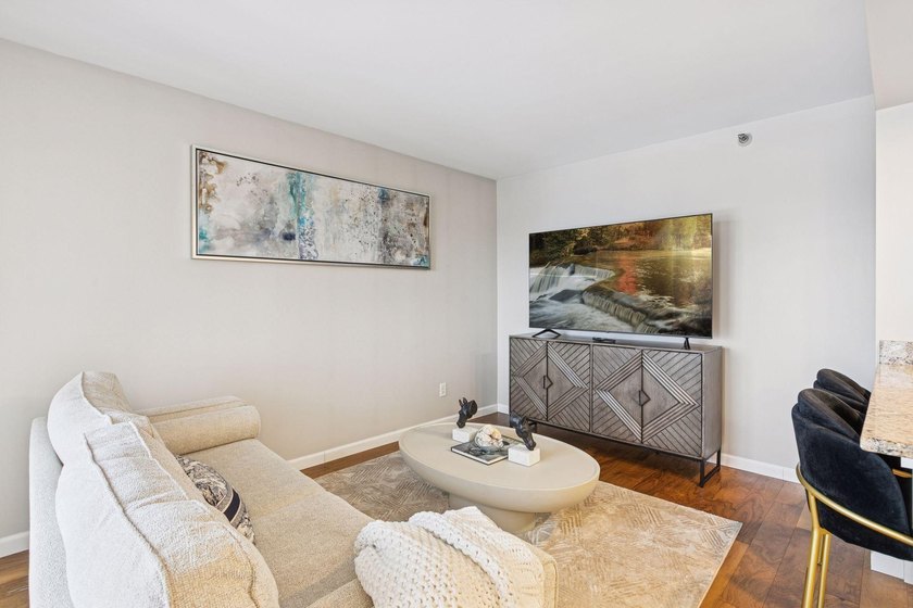 Reduced $35,000 ! Stunning 17th floor unit featuring: 2 bedrooms - photo 9