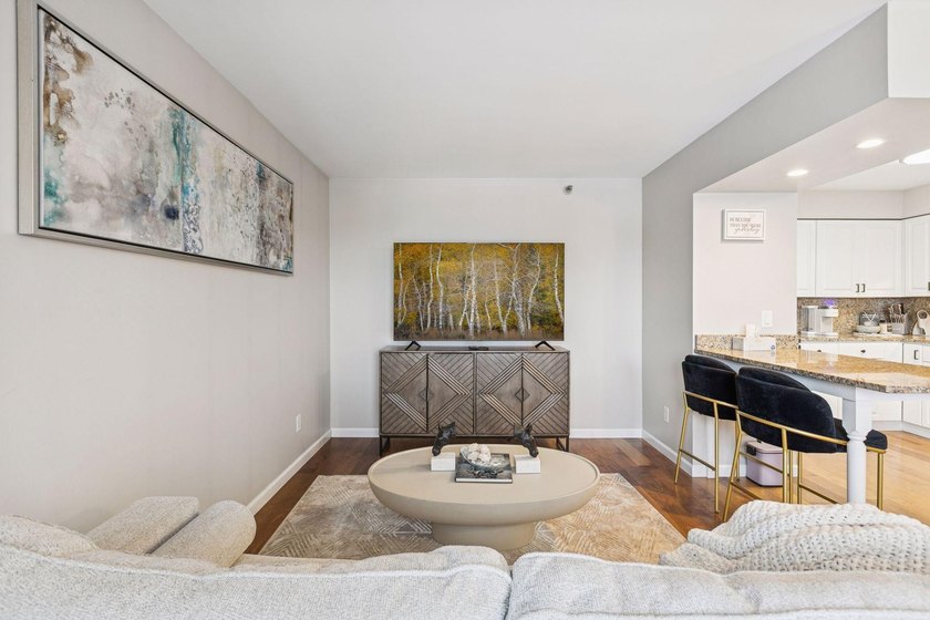 Reduced $35,000 ! Stunning 17th floor unit featuring: 2 bedrooms - photo 10