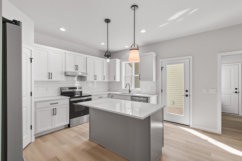 Motivated Seller! Hurry! Move in Ready. Gorgeous Swan Creek - photo 10