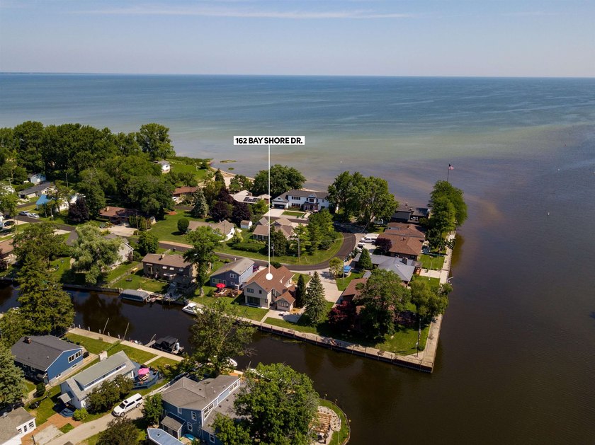 Wake up to a great waterfront view in this beautiful 1884 sq ft - photo 2