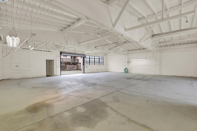 Excellent opportunity to own a versatile commercial property - photo 3