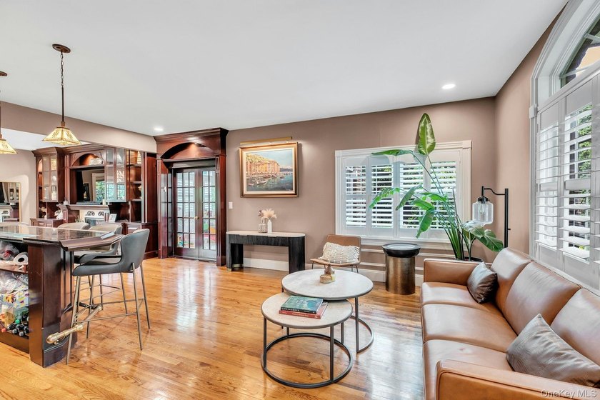Amazing 5700sf Newly Redone All Brick Mansion on Private Setting - photo 7