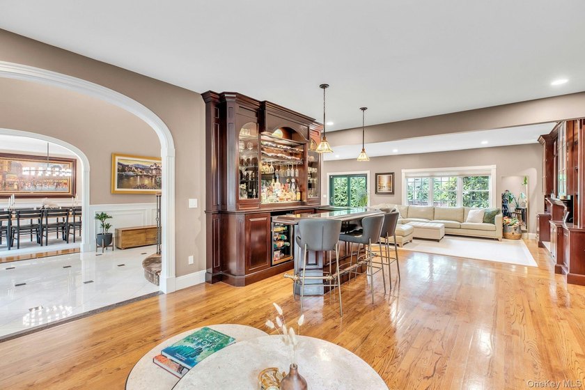 Amazing 5700sf Newly Redone All Brick Mansion on Private Setting - photo 8