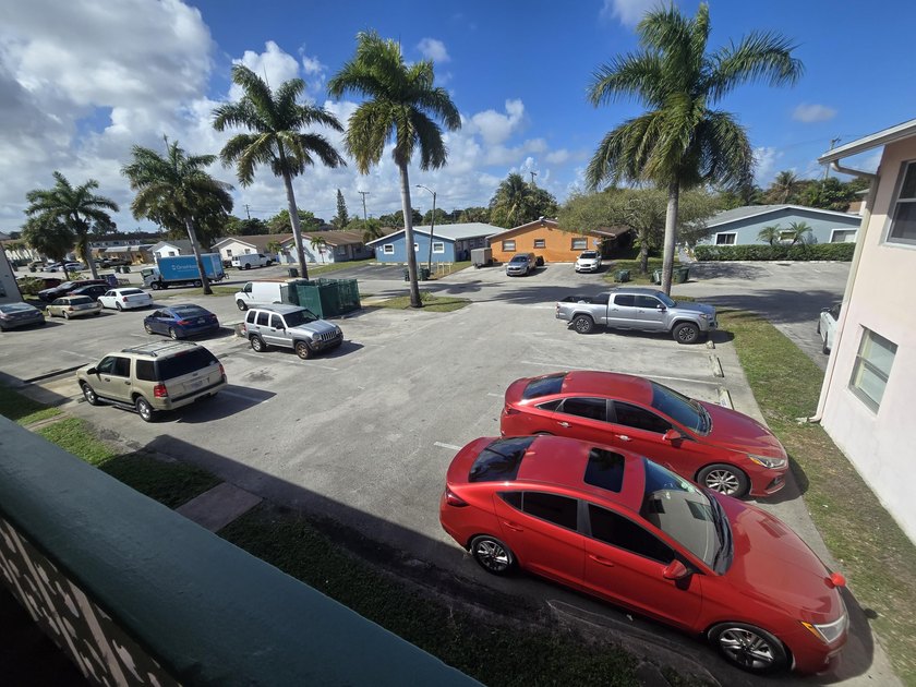 THIS IS A GREAT ONE BEDROOM ONE BATH UPSTAIRS APARTMENT. NEWER - photo 14