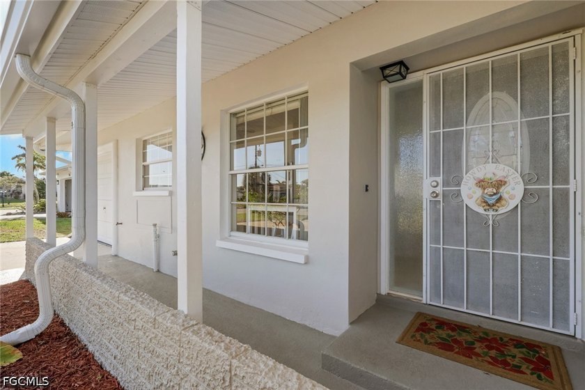 PRICE IMPROVEMENT! OUTSTANDING, 3 Bedroom, 2 Bath, remodeled - photo 3