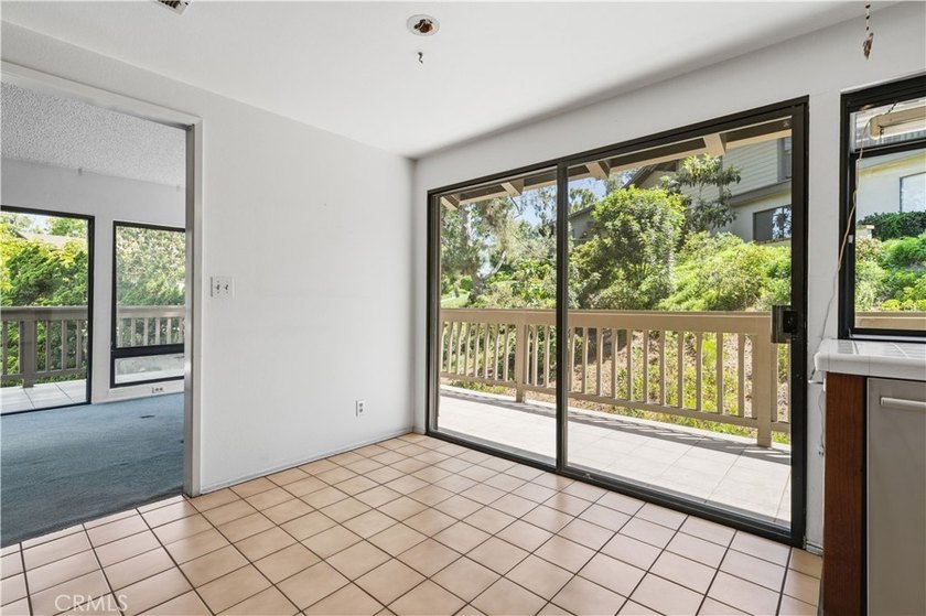 POOL, SPA, GREENBELT, AND TREE VIEWS FROM THIS CUL-DE-SAC CORNER - photo 15