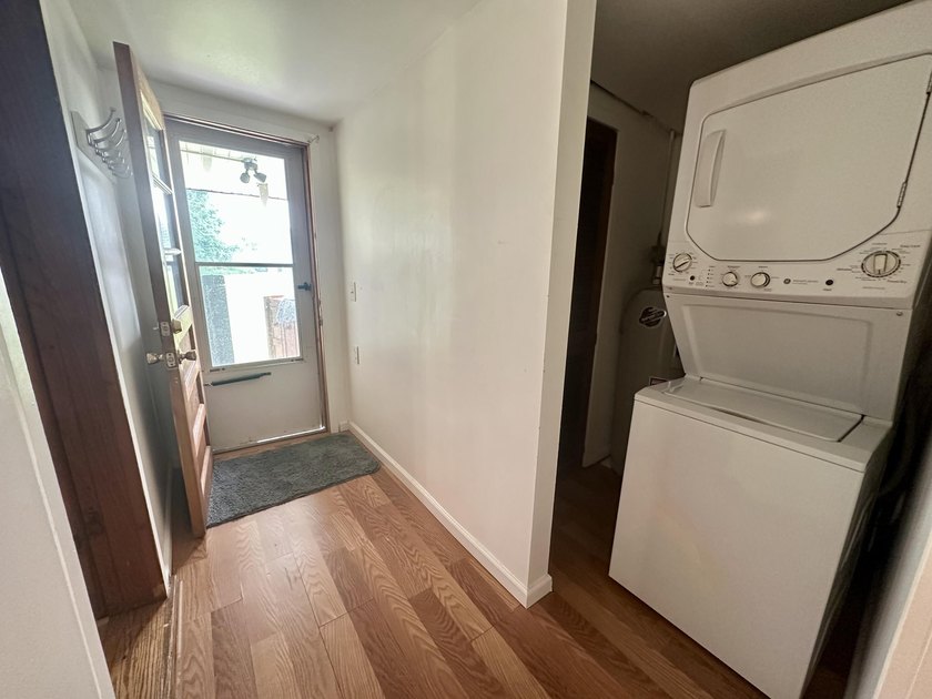 Note: Exterior color is taupe, but due to smoke &amp; haze from the - photo 17