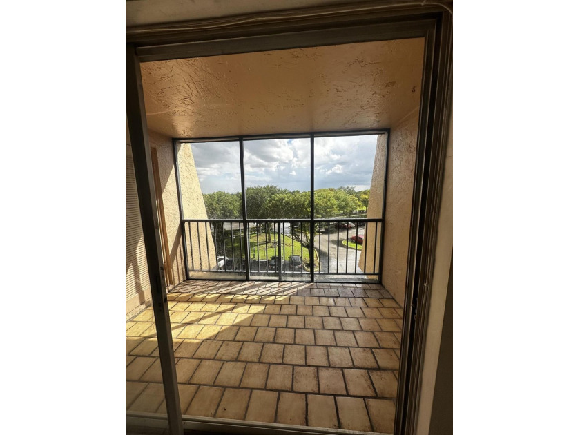 Welcome to this charming 1-bedroom, 1-bath condo offering the - photo 19