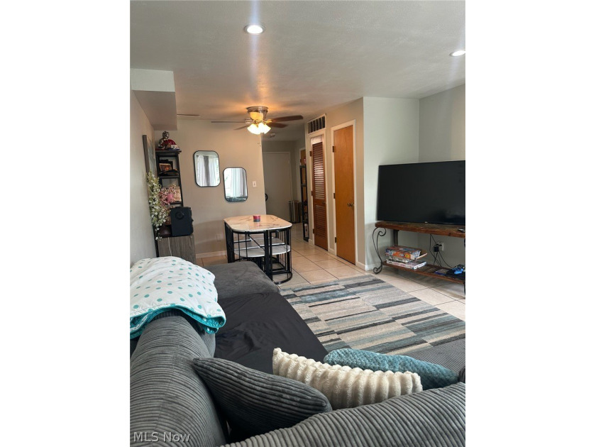 Charming and functional condo with a great layout! The main - photo 2
