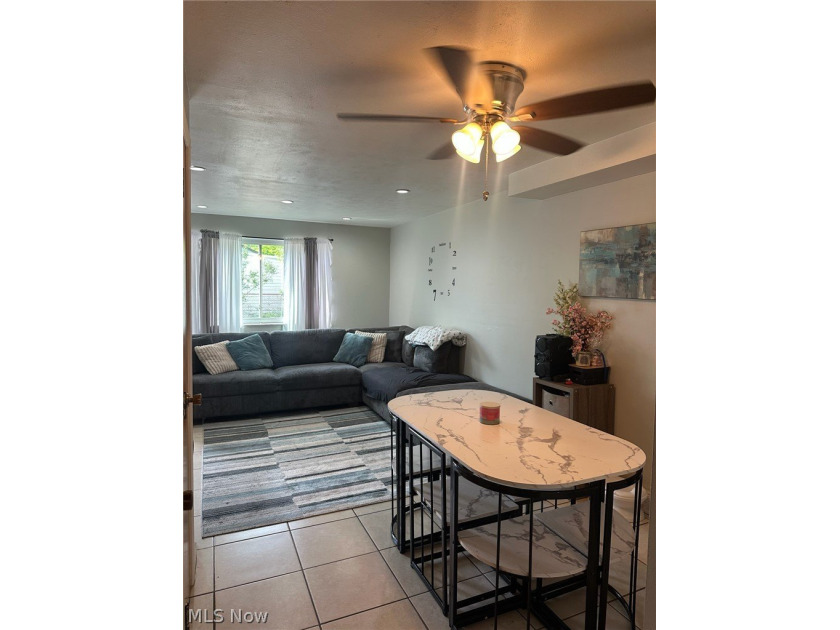 Charming and functional condo with a great layout! The main - photo 4