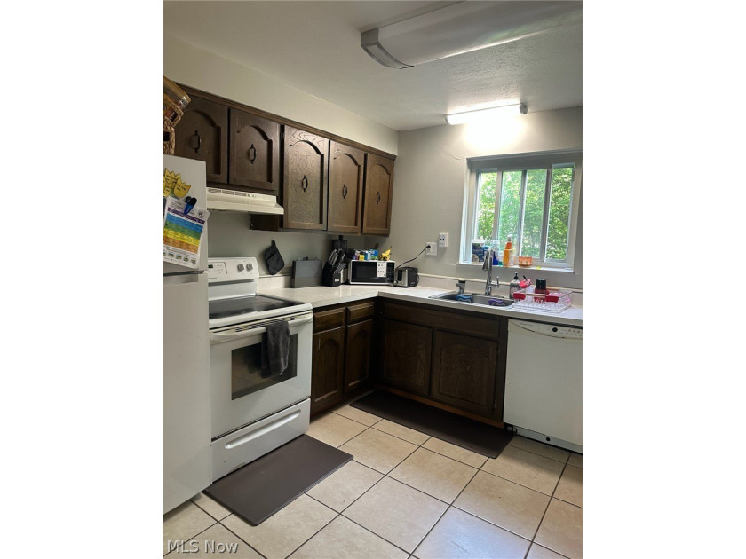 Charming and functional condo with a great layout! The main - photo 8