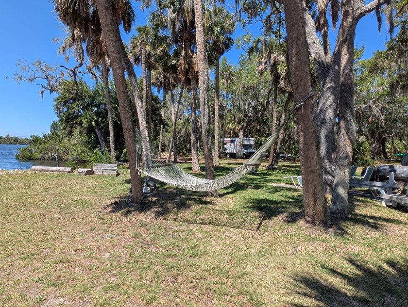 Welcome to your *quiet oasis* in the heart of Ruskin! Nestled - photo 31