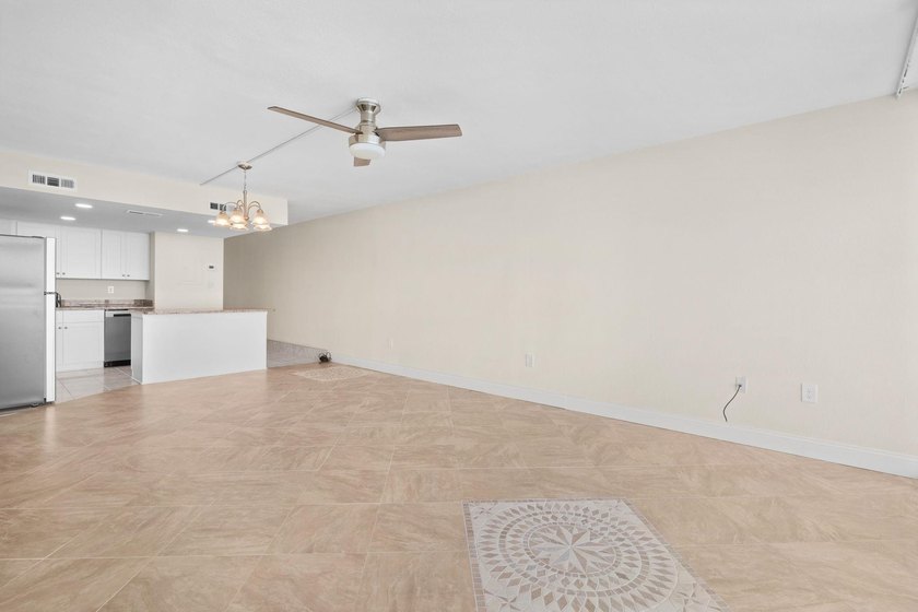 This one bedroom, 2 bath ocean front unit is located in the - photo 8